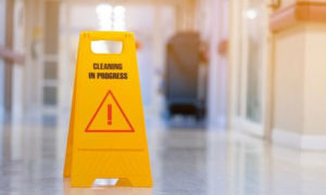 È importante seguire le norme di sicurezza per la gestione dell'acqua durante il processo di lavorazione