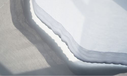 La lucidatura satinata è un processo di rifinitura del marmo che crea una finitura liscia, morbida e satinata